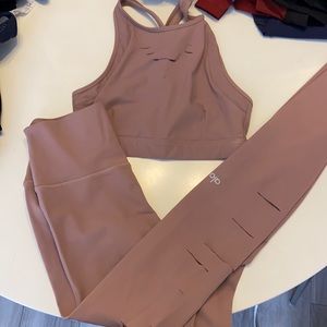 ALO yoga ripped warrior Rose M